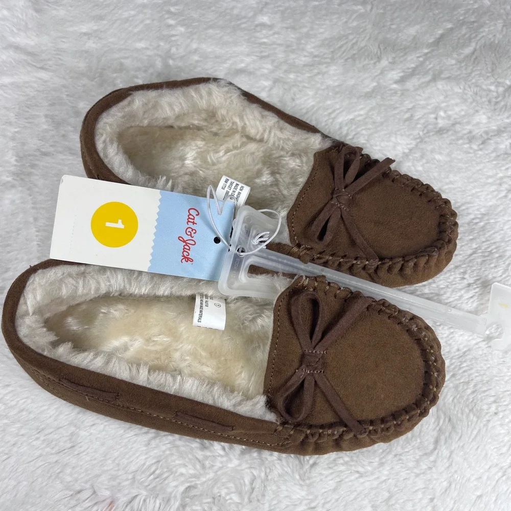 Cat and Jack Kids Brown Moccasin Slippers‎ Fuzzy Lined Bow Size 1 NWT